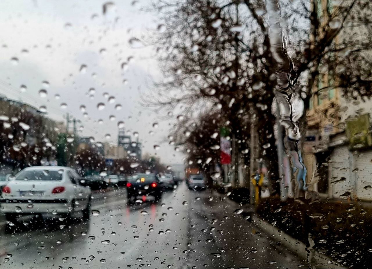 لغزنده بودن محورهای مواصلاتی استان ایلام به دلیل بارش باران