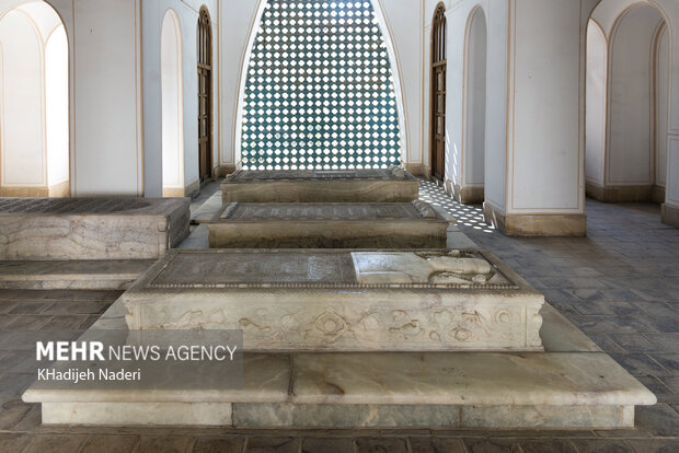 تخت فولاد"دومین آرامستان بزرگ جهان تشیع"