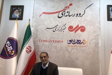 معاون فرهنگی و جذب ستاد بازسازی عتبات و عالیات کشور از غرفه مهر بازدید کرد