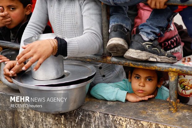 وخامت اوضاع انسانی در غزه/ فلسطینی‌ها آب آشامیدنی پیدا نمی‌کنند