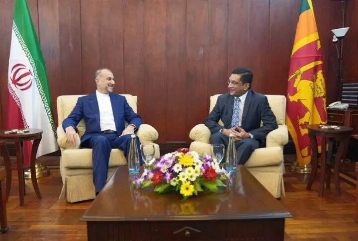 وزير الخارجية الإيراني يلتقي نظيره السريلانكي في كولمبو