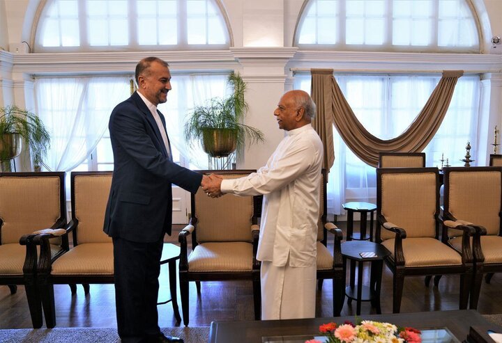 عبد اللهيان يلتقي رئيس وزراء سريلانكا