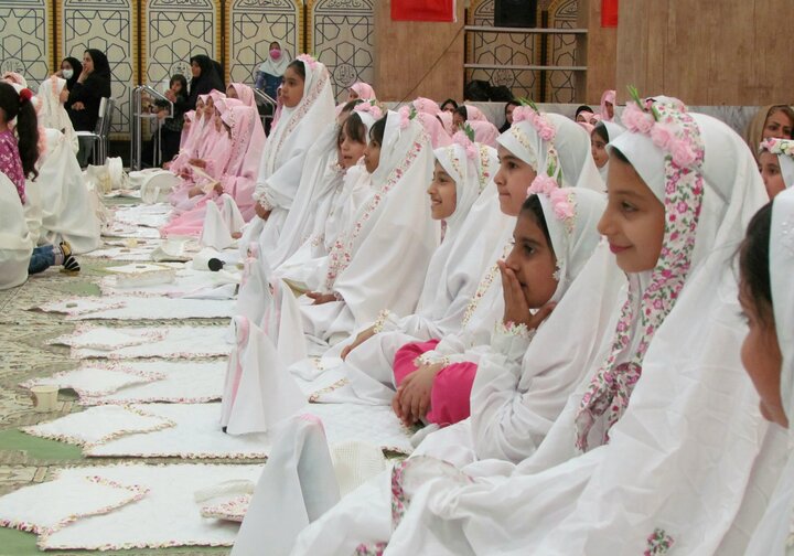جشن تکلیف ۵۶۰ دانش‌آموز دختر شهرستان دیر برگزار شد