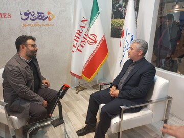 شهردار منطقه ۱۵ از غرفه خبرگزاری مهر بازدید کرد