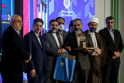 مهر برترین غرفه نمایشگاه رسانه‌های ایران شد