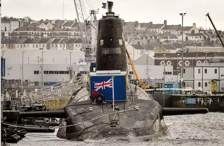 آزمایش موشکی ناموفق انگلیس از روی زیردریایی  