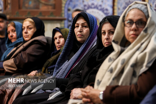 نشست صمیمی جمعی از بازرگانان، صنعتگران، فرهنگیان، کارگران، بازنشستگان و اساتید دانشگاه با رئیس مجلس