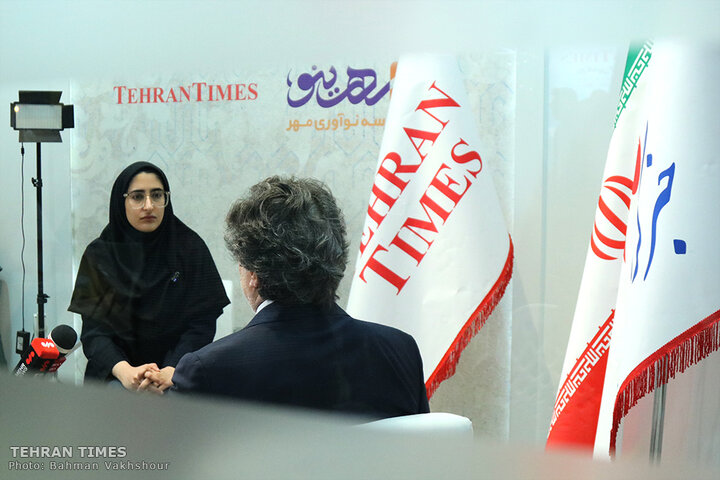 Turkish ambassador visits Tehran Times pavilion