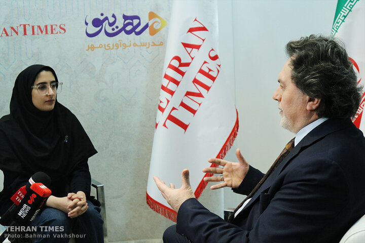 Turkish ambassador visits Tehran Times pavilion