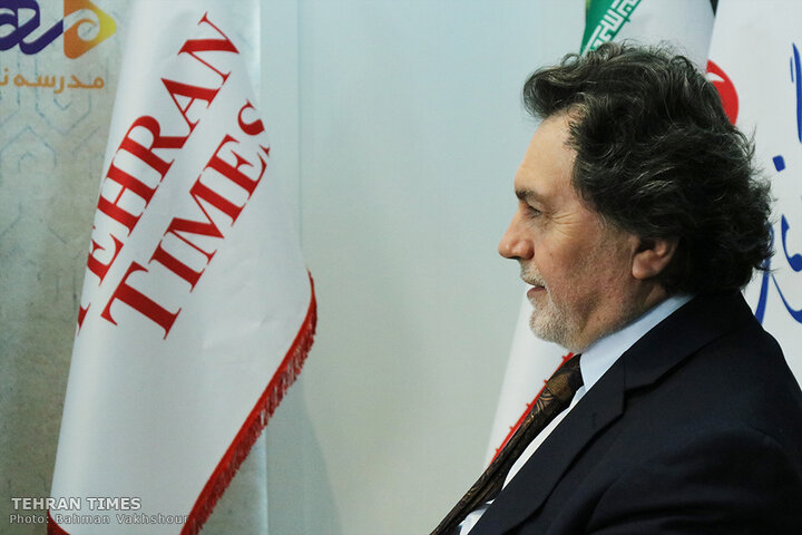 Turkish ambassador visits Tehran Times pavilion