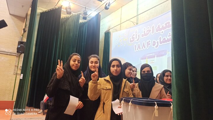 تمام شئون اساسی کشور اسلامی ایران با رأی مردم اداره می‌شود