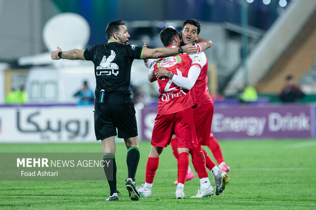 داوران لیگ شهامت ندارند/ باید با دروازهبان پرسپولیس برخورد شود