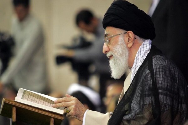 قائد الثورة الإسلامية يستقبل المشاركين في المسابقة الدولية للقرآن الكريم