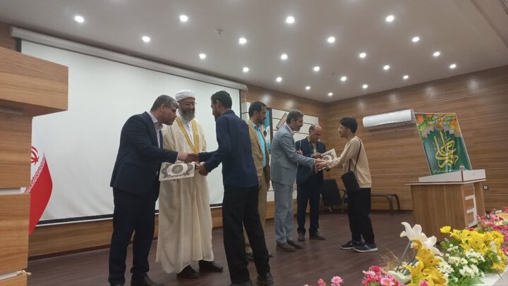 برگزیدگان جشنواره قرآنی باران وحی از سوی کمیته امداد تجلیل شدند