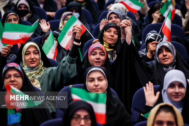 گردهمایی دختران جوان محلات و دانشگاه‌های تهران با حضور رئیس مجلس