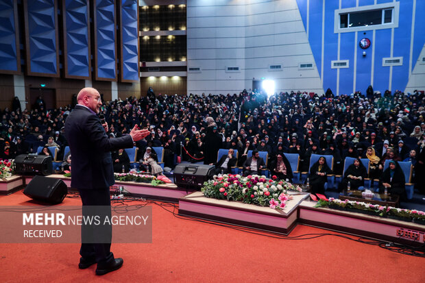 گردهمایی دختران جوان محلات و دانشگاه‌های تهران با حضور رئیس مجلس