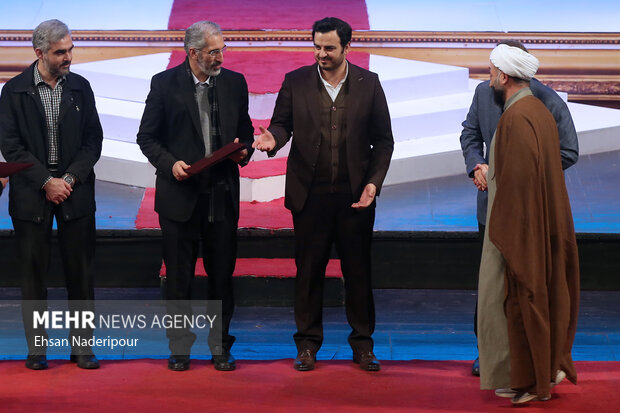 هنرمند خوزستانی برگزیده دیوارنگاری جشنواره هنرهای تجسمی فجر شد هنرمند خوزستانی برگزیده دیوارنگاری جشنواره هنرهای تجسمی فجر شد