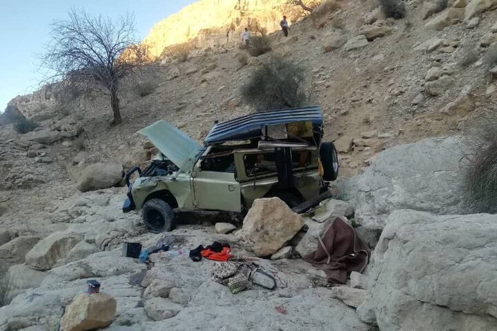 سقوط خودرو به دره در شهرستان دشتستان ۲ مصدوم بر جای گذاشت