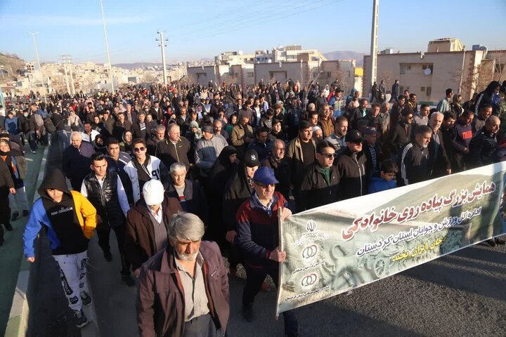 صبحی به سرزندگی ورزش دوستان/همایش پیادهروی خانوادگی در سنندج