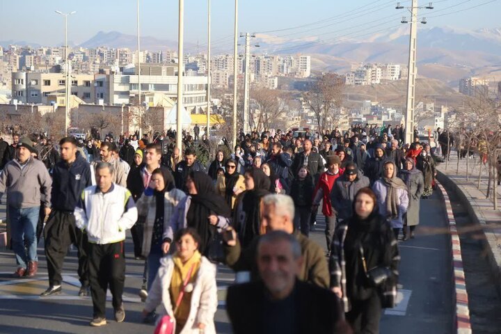 صبحی به سرزندگی ورزش دوستان/همایش پیاده‌روی خانوادگی  در سنندج