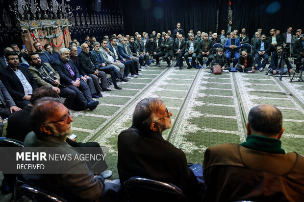 نشست صمیمی جمعی از مداحان و پیرغلامان اهل بیت(ع) با رئیس مجلس