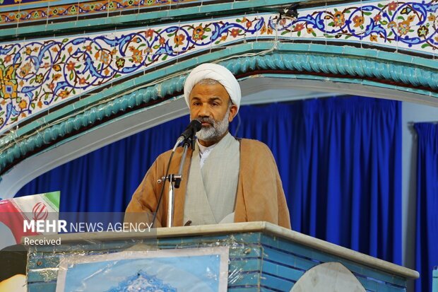 امام جمعه دشتستان: سواد رسانهای ضرورت صیانت از خانواده است