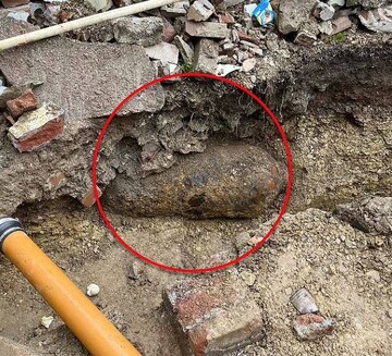 کشف یک بمب ۵۰۰ کیلویی در منزل مسکونی در انگلیس+ تصاویر