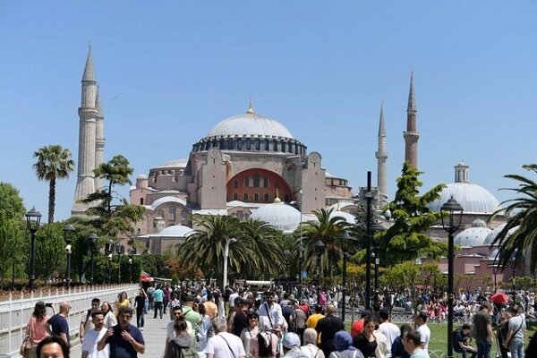 تركيا تستقبل أعداداً متزايدة من السياح الإيرانيين