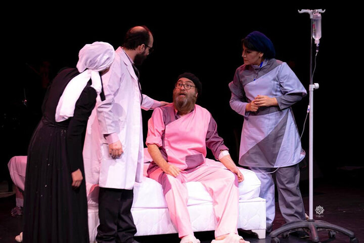 «شیزوفرنی» گروتسکی از دل جامعه ایران است!/ فقر متون ادبی نداریم