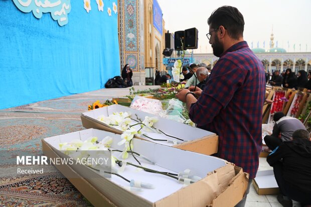 گل آرایی مسجد مقدس جمکران در آستانه نیمه شعبان