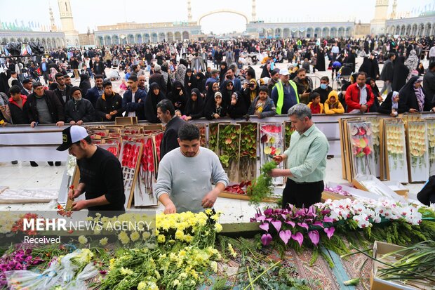 گل آرایی مسجد مقدس جمکران در آستانه نیمه شعبان