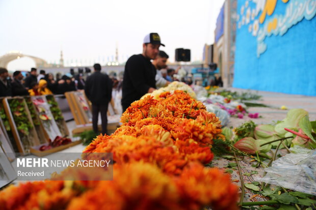 گل آرایی مسجد مقدس جمکران در آستانه نیمه شعبان