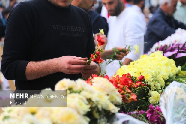 گل آرایی مسجد مقدس جمکران در آستانه نیمه شعبان