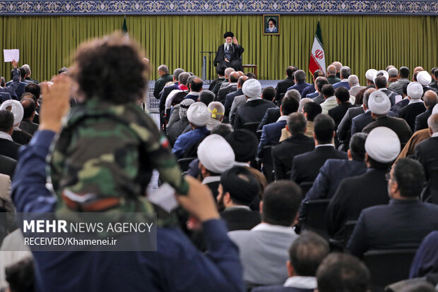 دیدار دست‌اندرکاران کنگره شهدای استان خوزستان با رهبر معظم انقلاب