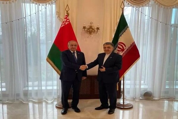 السفير الإيراني يلتقي نظيره الأذربيجاني في بيلاروسيا