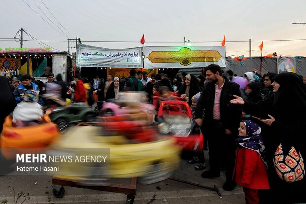 پیاده روی زائران نیمه شعبان در بلوار پیامبر اعظم