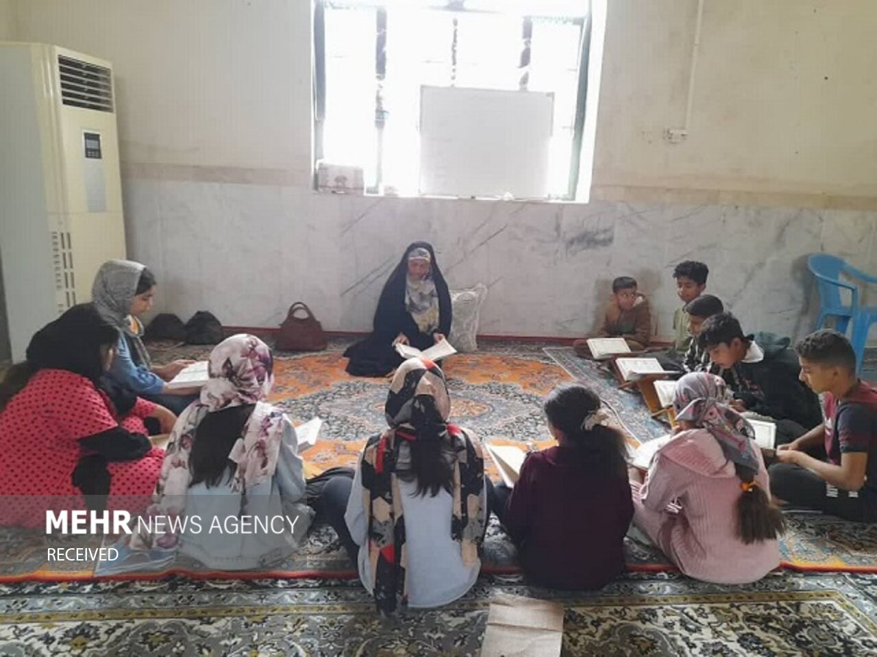 چتر کانون بر سربانوان تزرجی/جمعه بازاری که سفرهها رارنگین میکند