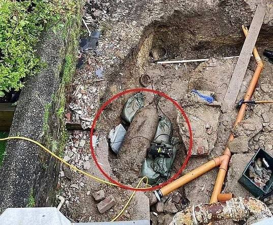 کشف یک بمب ۵۰۰ کیلویی در منزل مسکونی در انگلیس  تصاویر