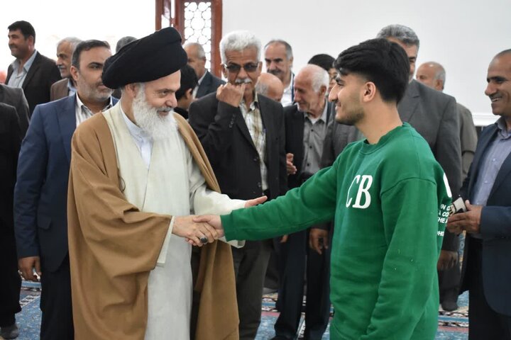 ملت ایران گوش به فرمان رهبر انقلاب هستند