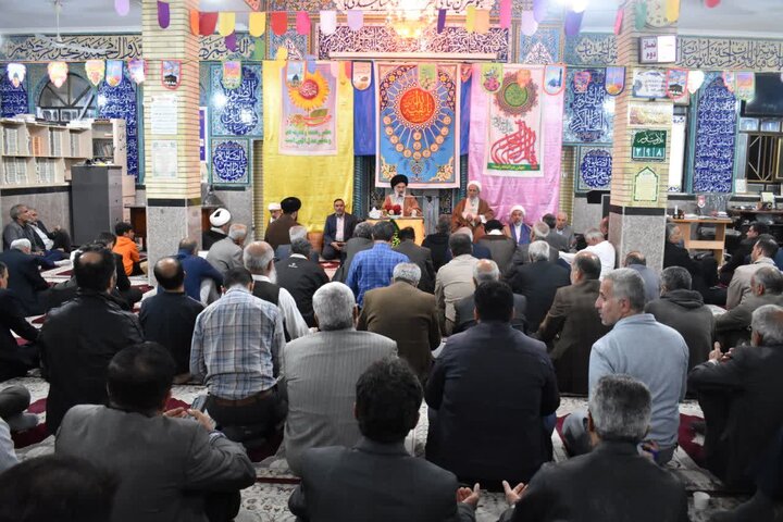 ملت ایران گوش به فرمان رهبر انقلاب هستند