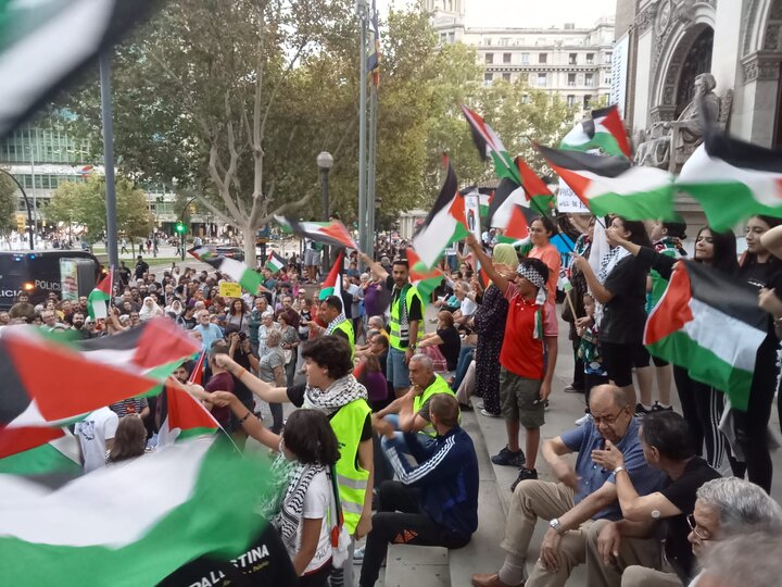 تظاهرات مردم اسپانیا در حمایت از غزه+ فیلم