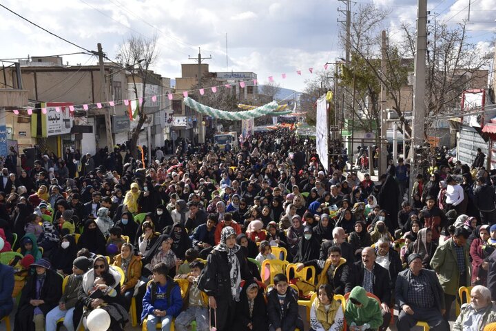 تصاویری از حضور باشکوه مردم ایلام در جشن خیابانی نیمه شعبان 