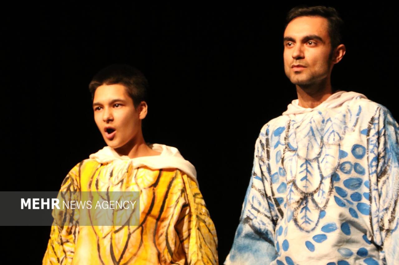 تئاتر روحیه همدلی و همکاری بین افراد افزایش پیدا میکند