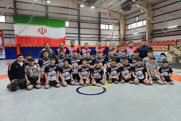 المنتخب الإيراني للمصارعة يحصد ميداليته الذهبية الرابعة في منافسات بلغاريا