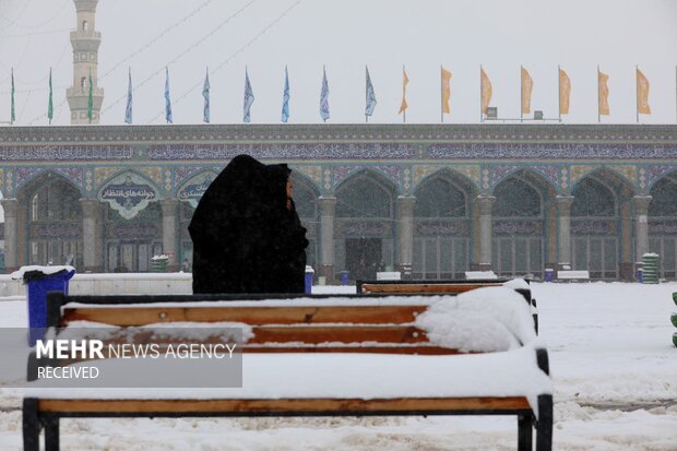 بارش برف در مسجد مقدس جمکران
