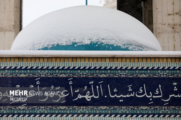 بارش برف در مسجد مقدس جمکران