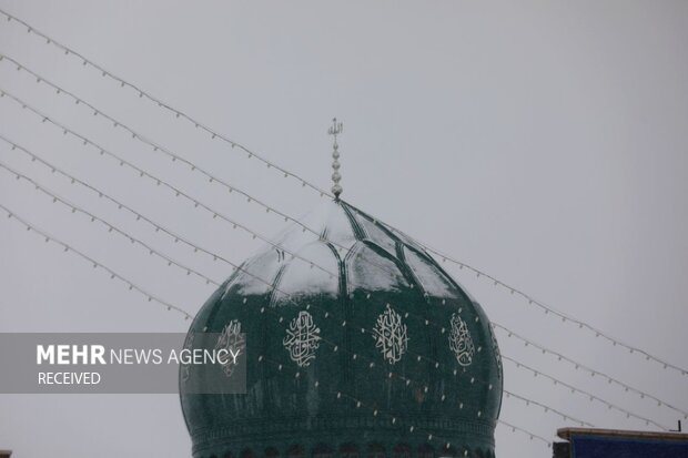 بارش برف در مسجد مقدس جمکران