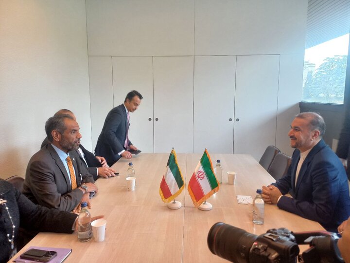 وزير الخارجية الإيراني يلتقي نظيره الكويتي في جنيف
