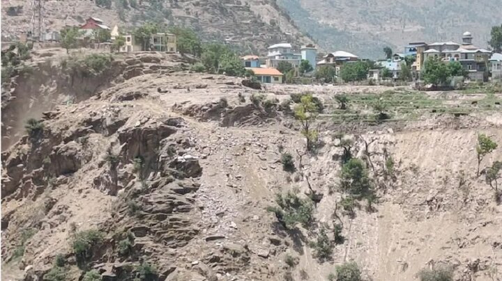 ۱۰ کشته و مصدوم در پی رانش زمین در جنوب اندونزی ۱۰ کشته و مصدوم در پی رانش زمین در جنوب اندونزی