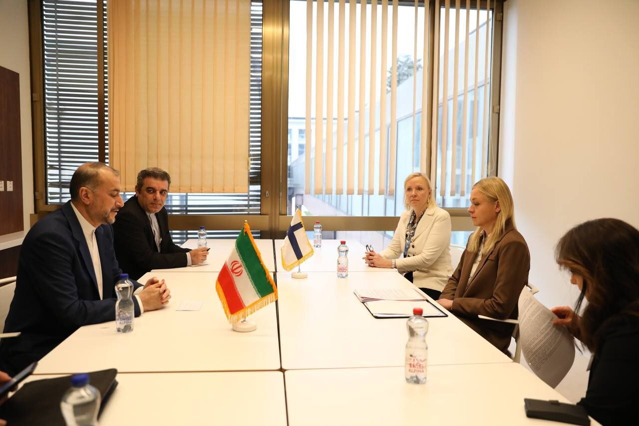 Iran FM meets Indonesian, Finnish counterparts in Geneva